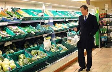 蔬菜供应吃紧，英国人购买自力更生