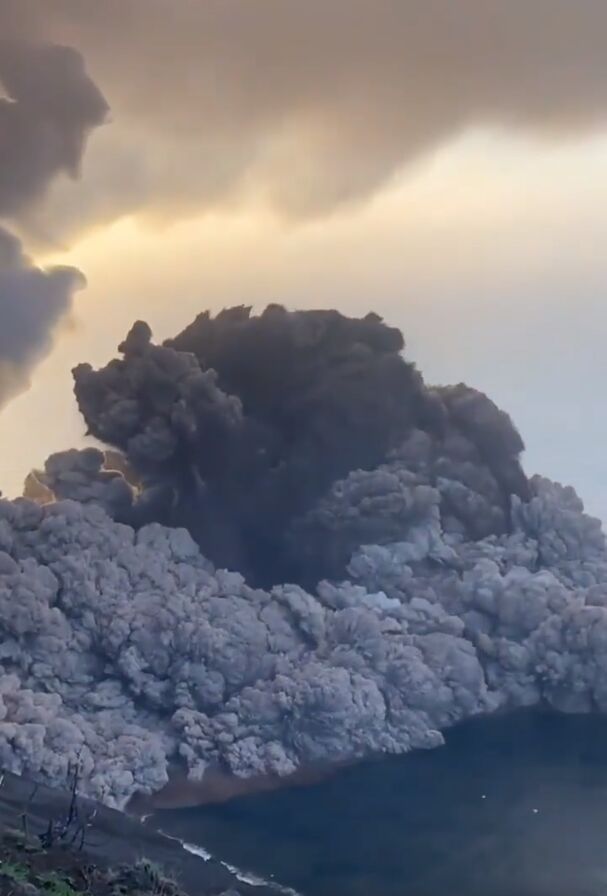 印尼火山喷发后意大利斯特龙博利火