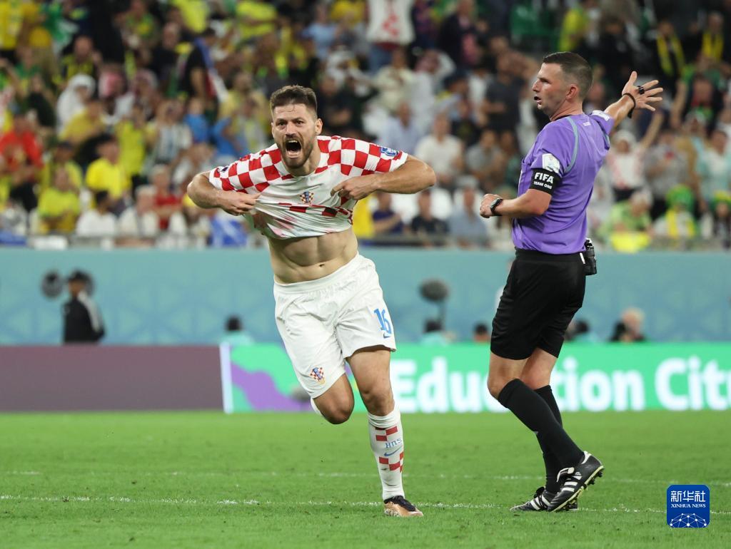 克罗地亚点球大战击败巴西晋级四强，利瓦科维奇人生高光时刻